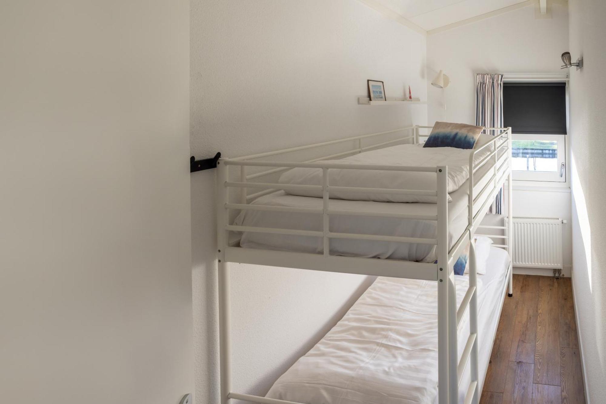 Waterpark Oan 'E Poel Bij Sneekermeer Terherne Kamer foto